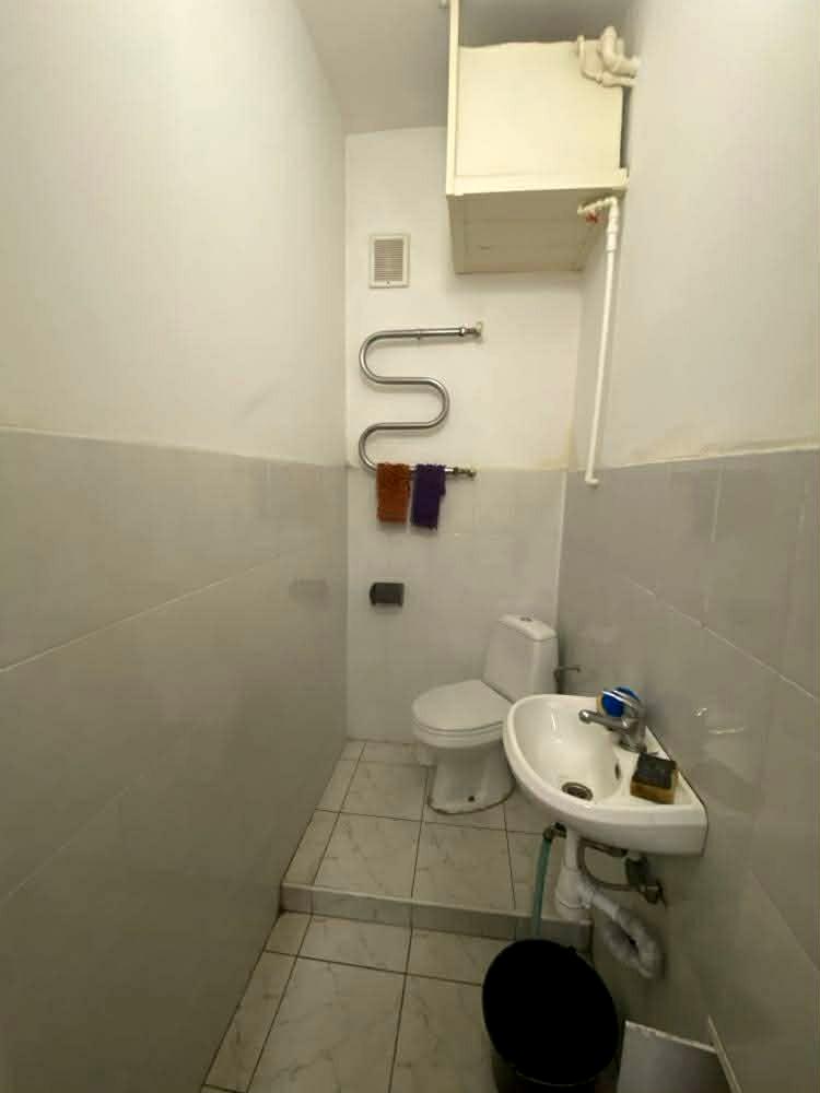 1868702932585218