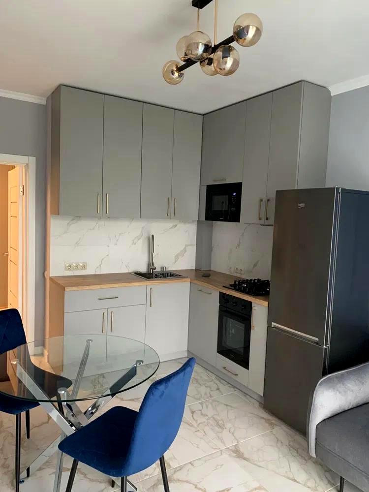 1868703736919099