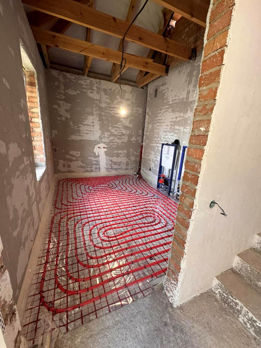 1868706835343893