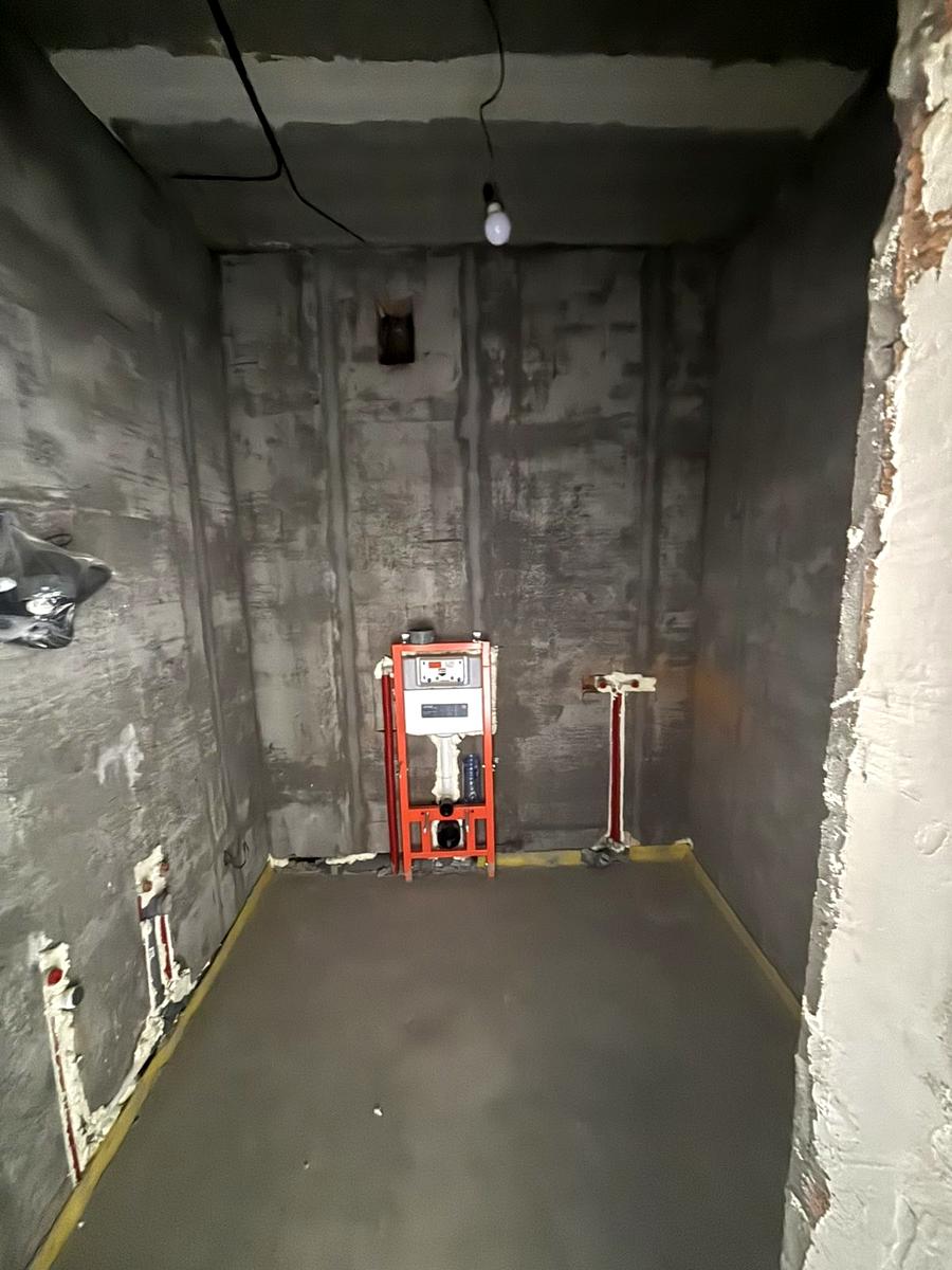 1868718111668986