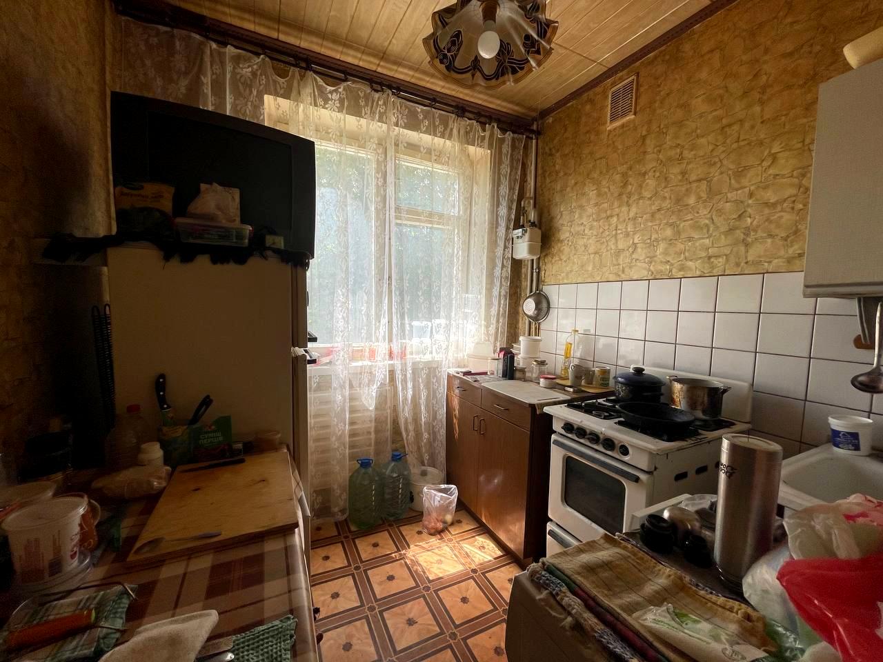 1868726743365879