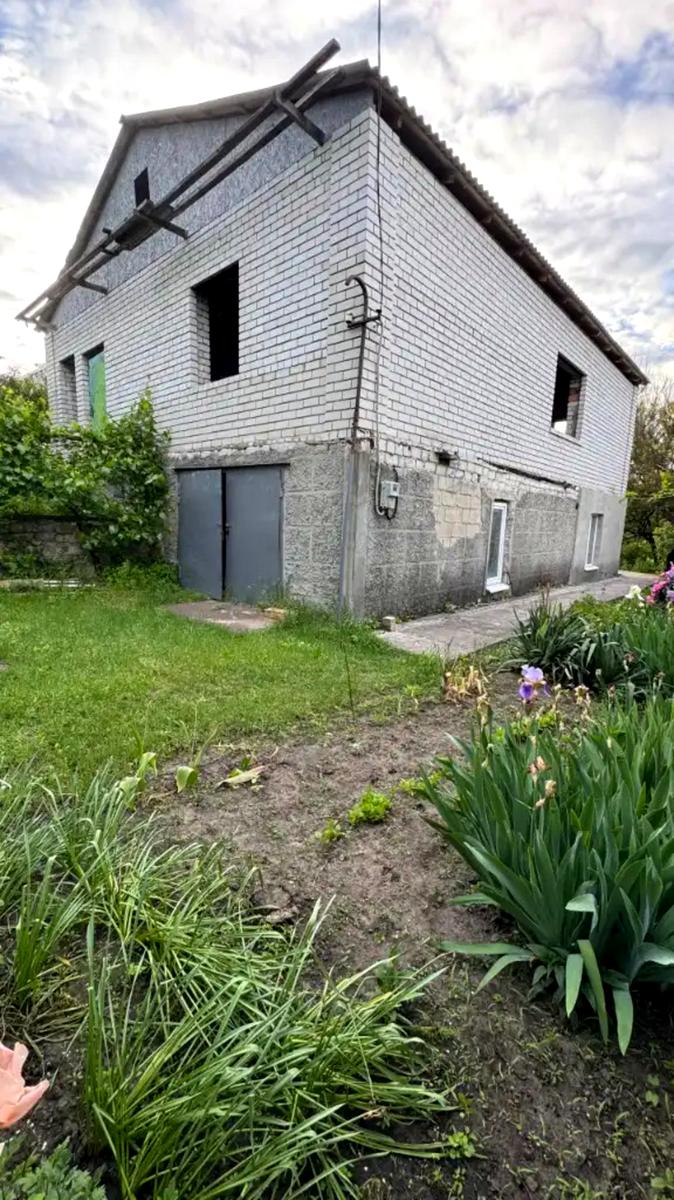 1868735653668722