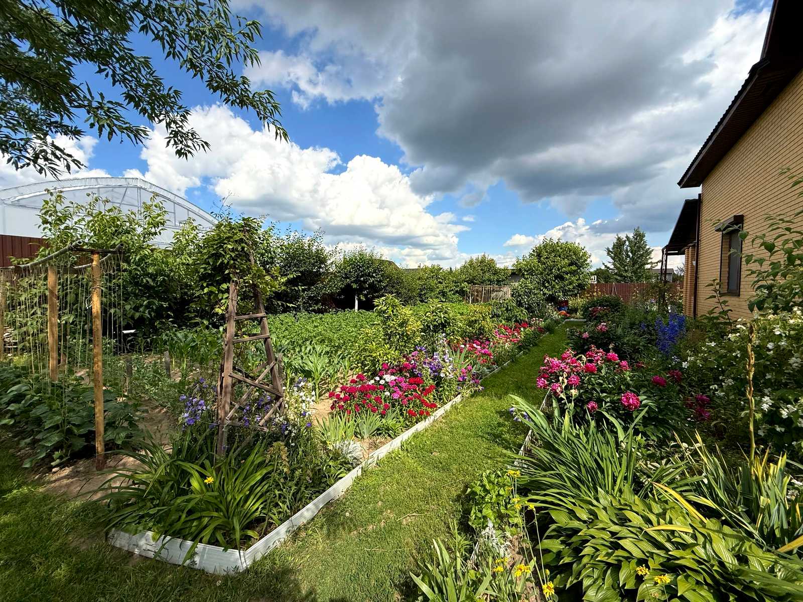 1868769710484200
