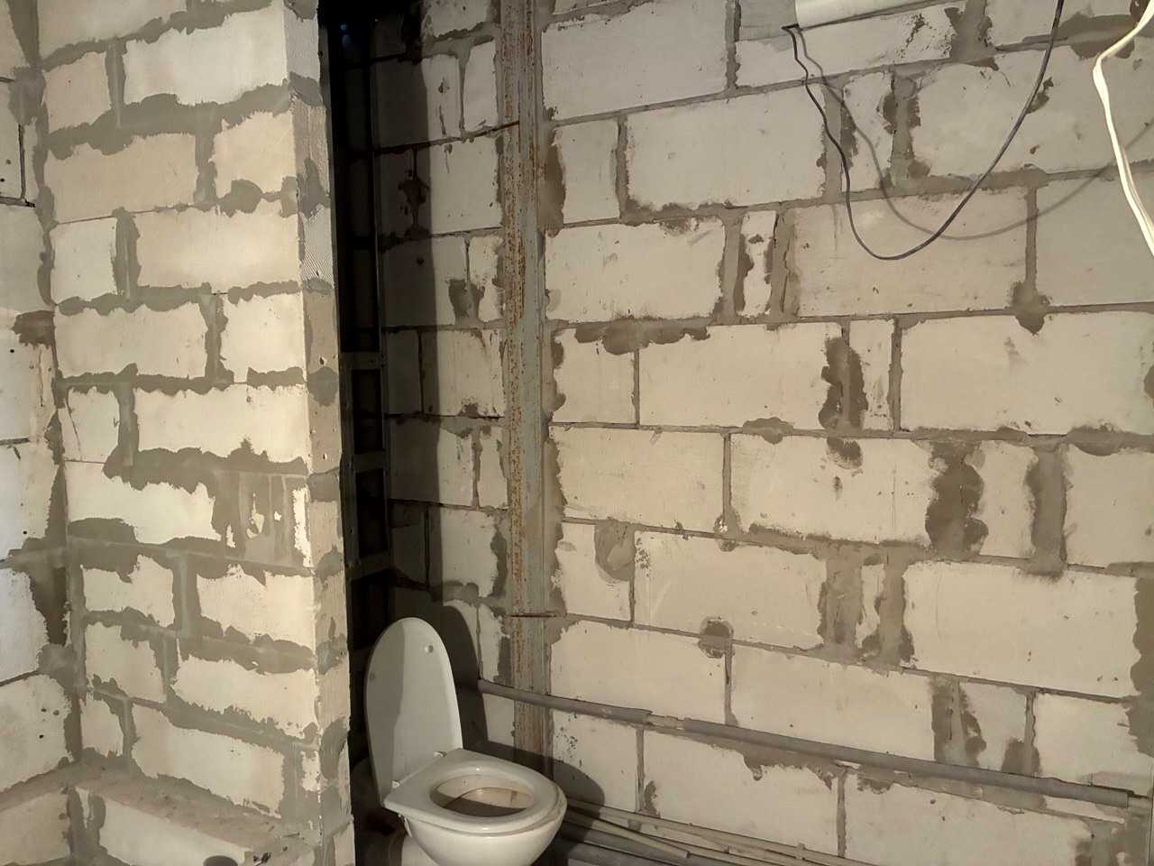 1868773357623857