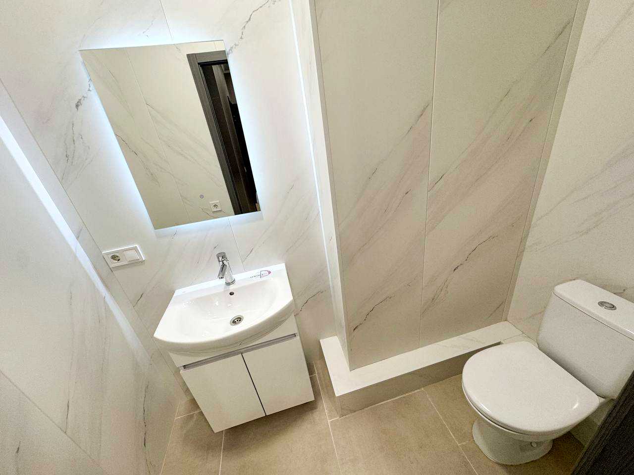 1868776544571121