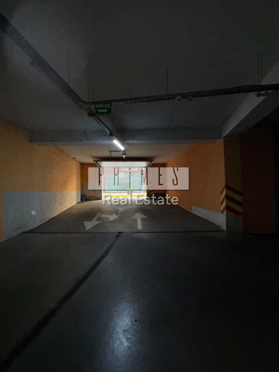 1868780895888381