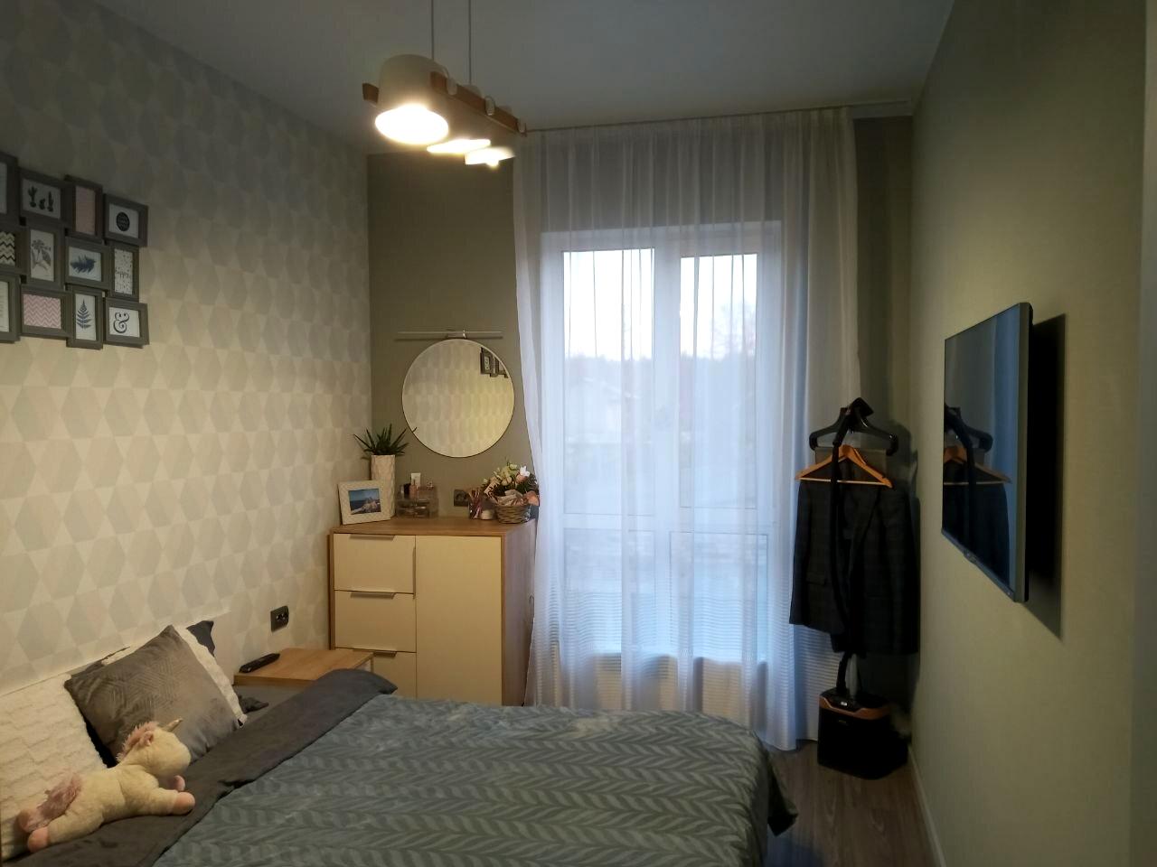 1868784040471421