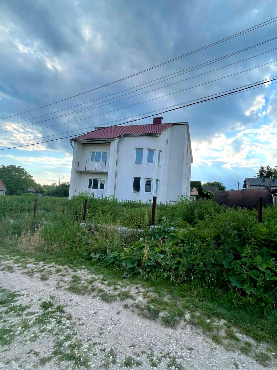1868785322036750