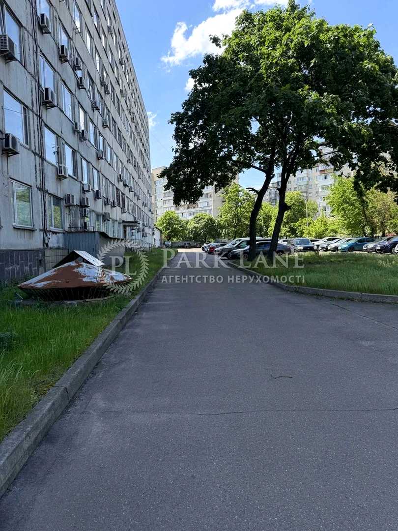 1868787067813456