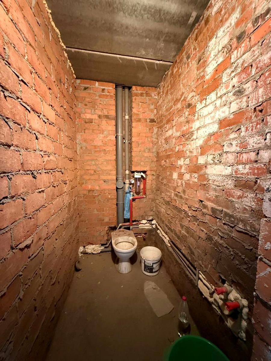1868787623320545