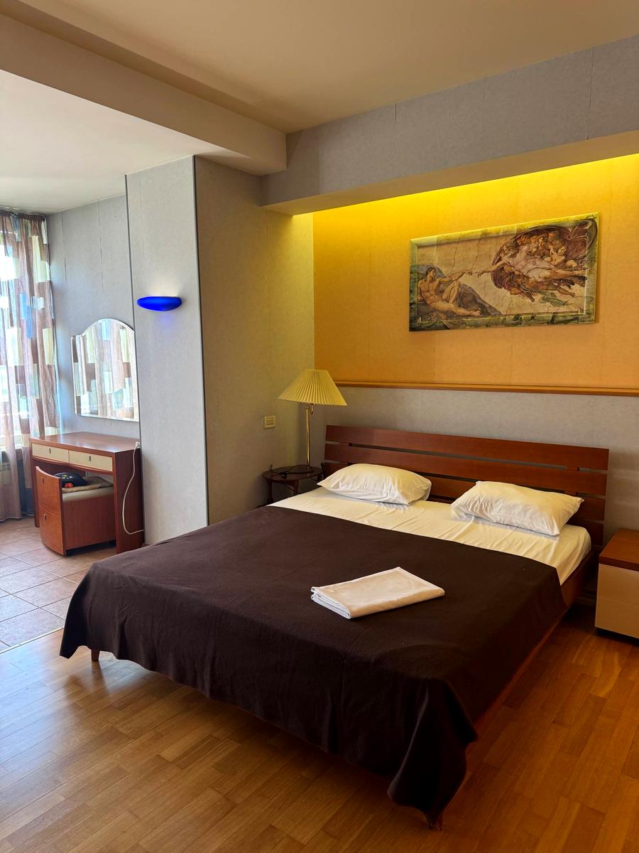 1868788638211691