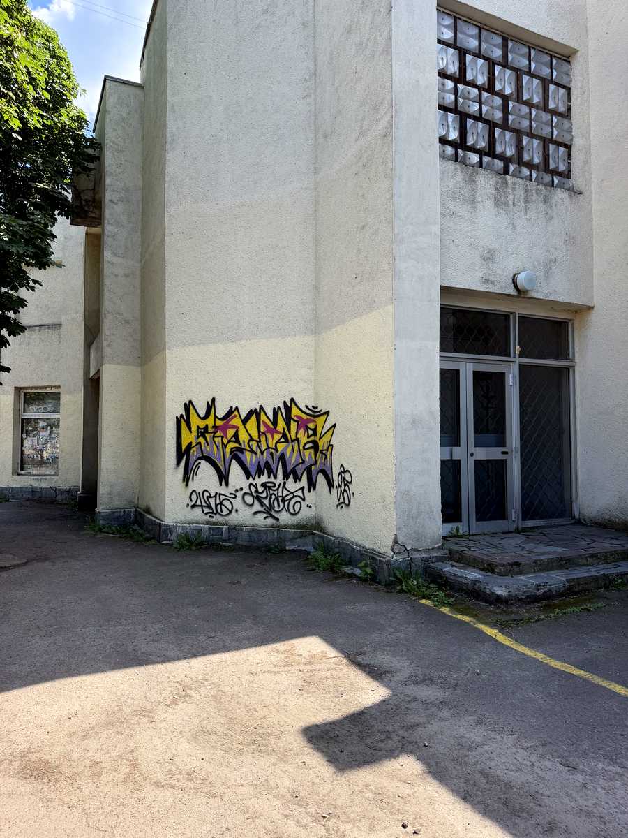 1868791675405926