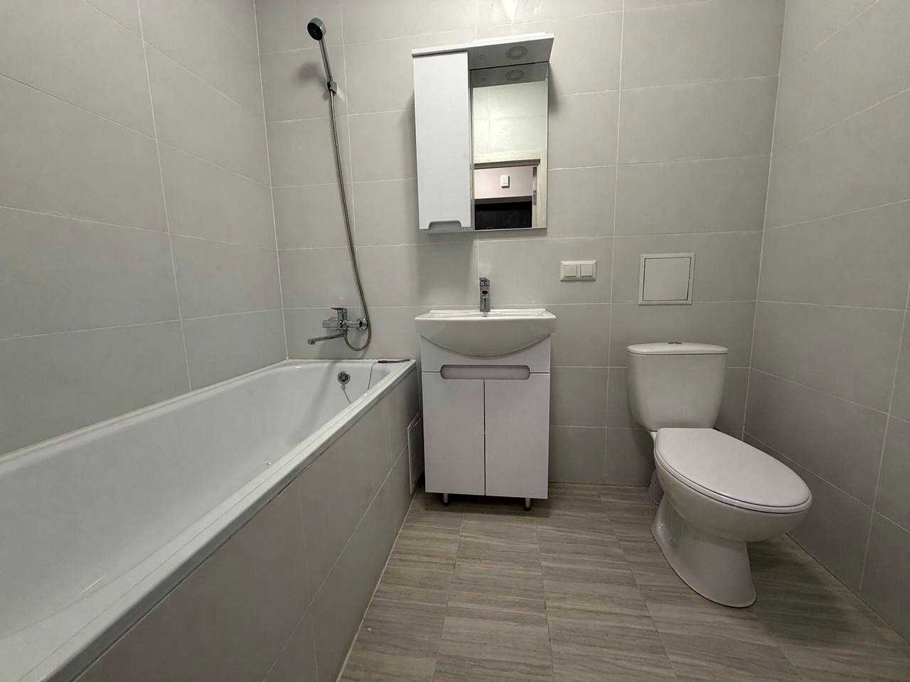 1868794824030418