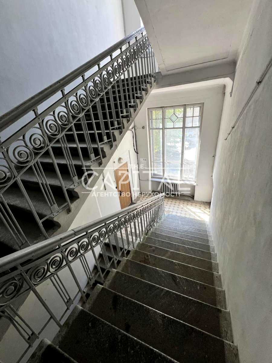 1868796082876677