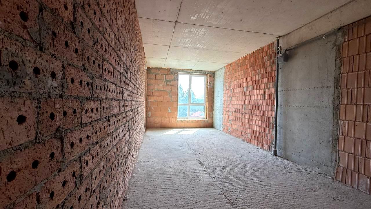 1868803083438693