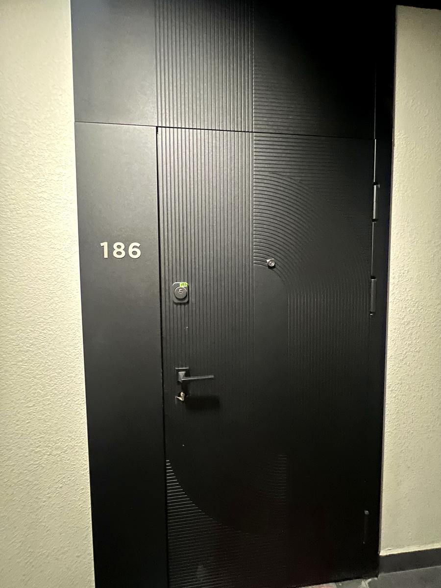 1868804748982163
