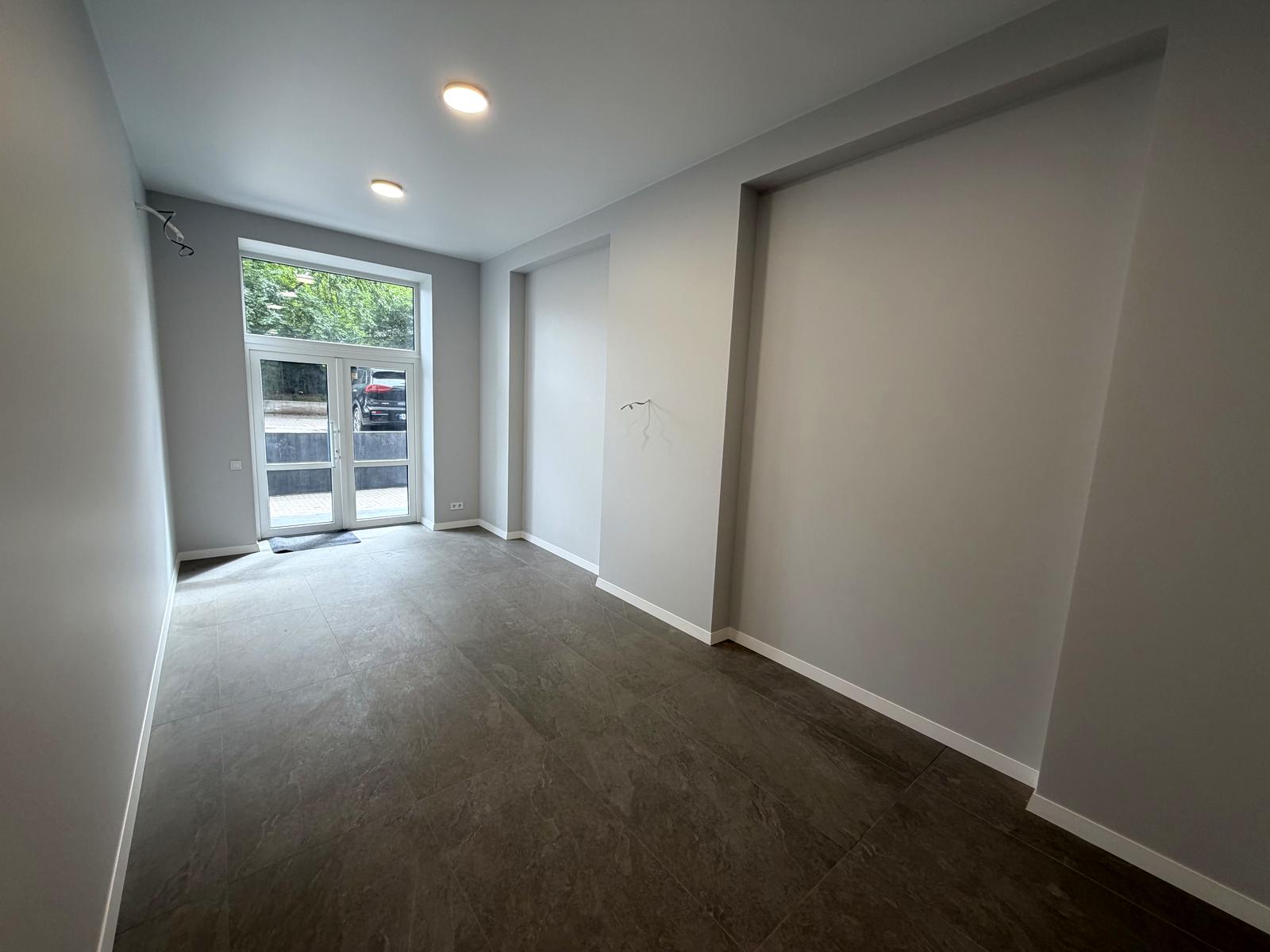 1868806821092301
