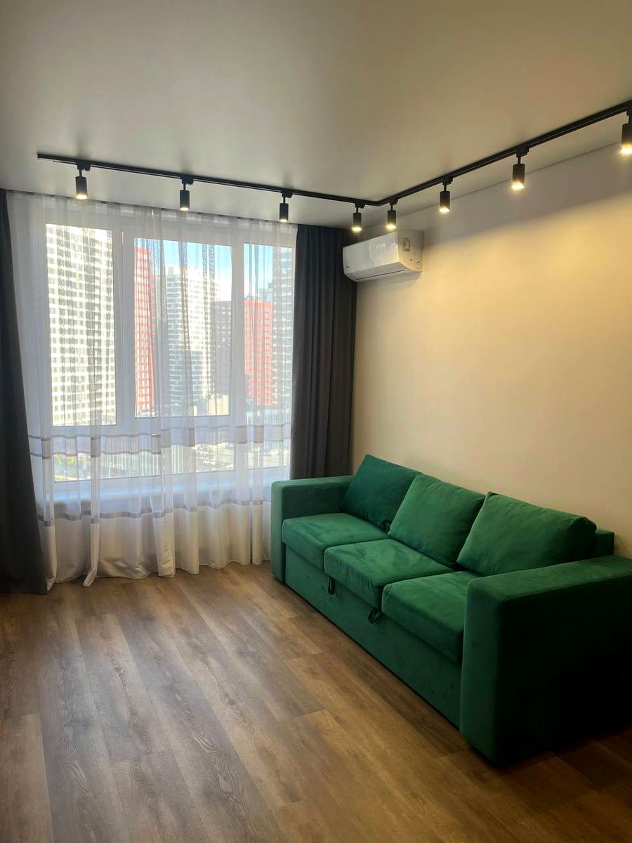 1868821719915822
