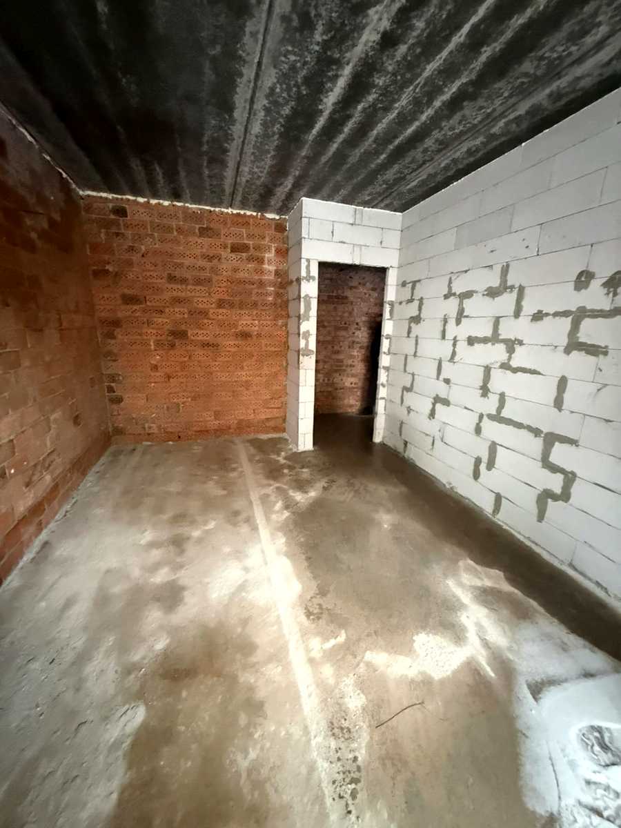 1868863246012814