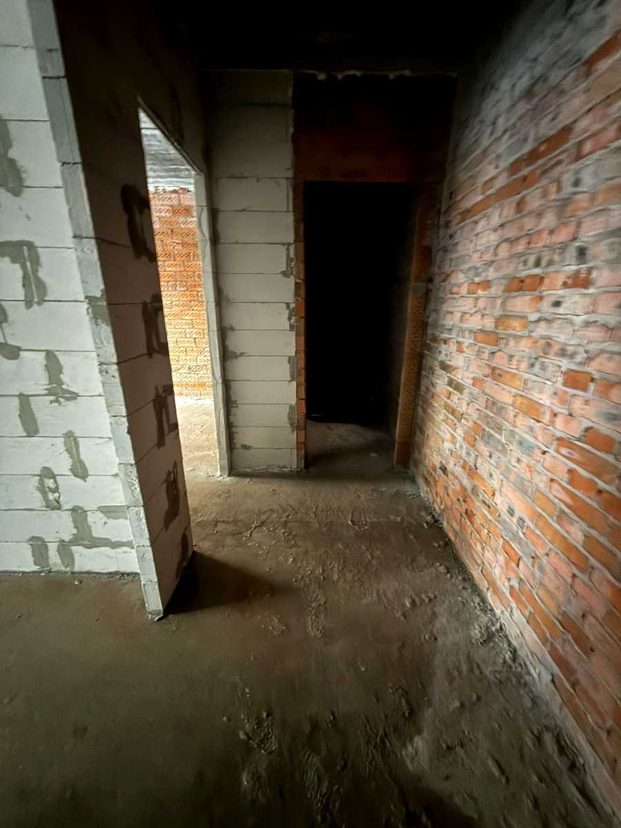 1868863246326656