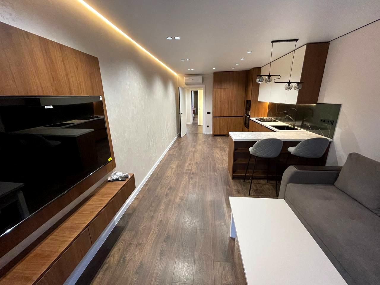 1868864153538402