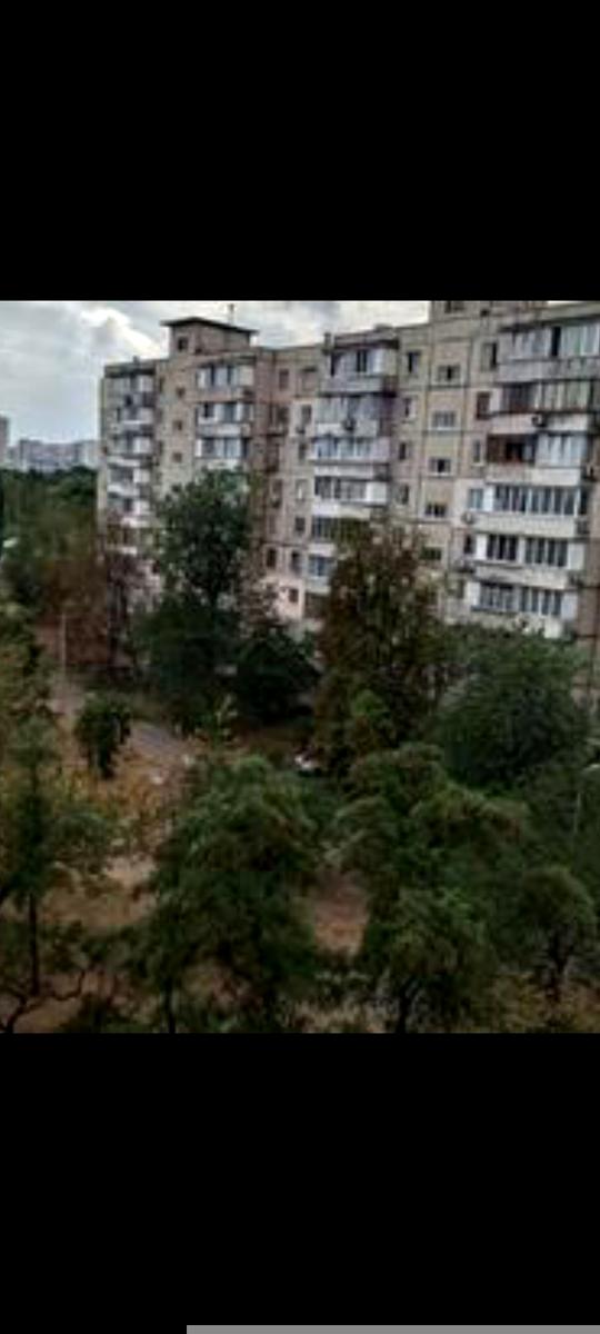 1868864570573556