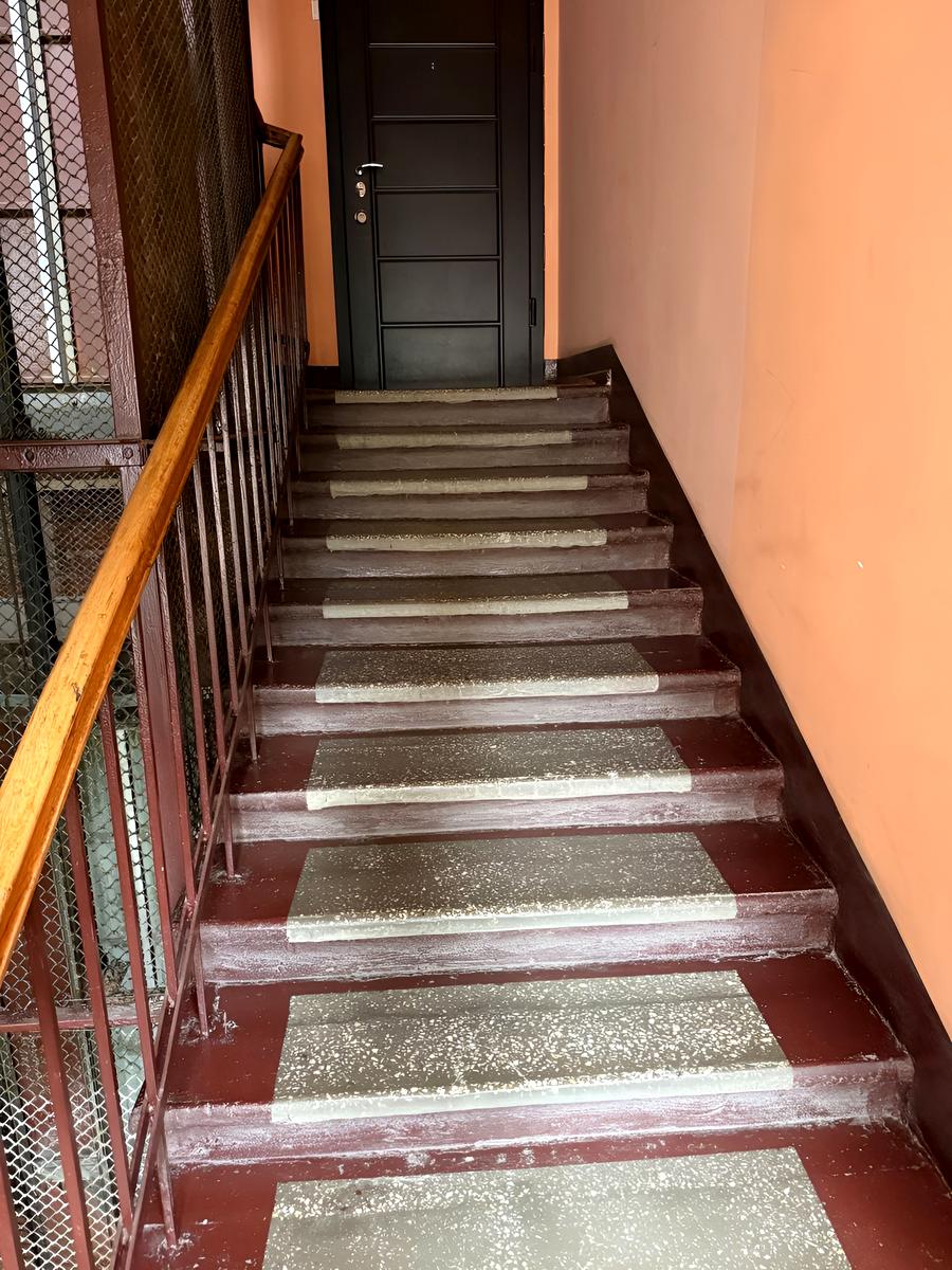 1868867858408738