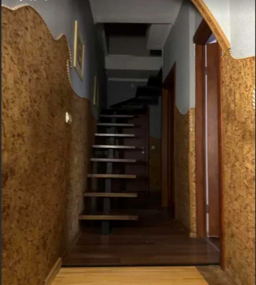 1868868439172104