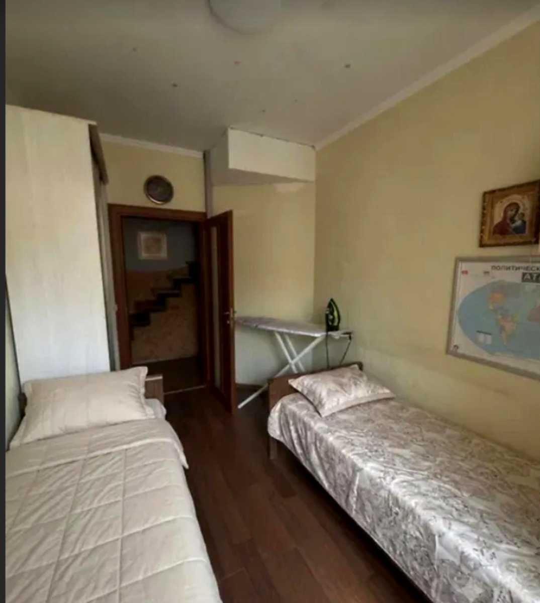 1868868439183298