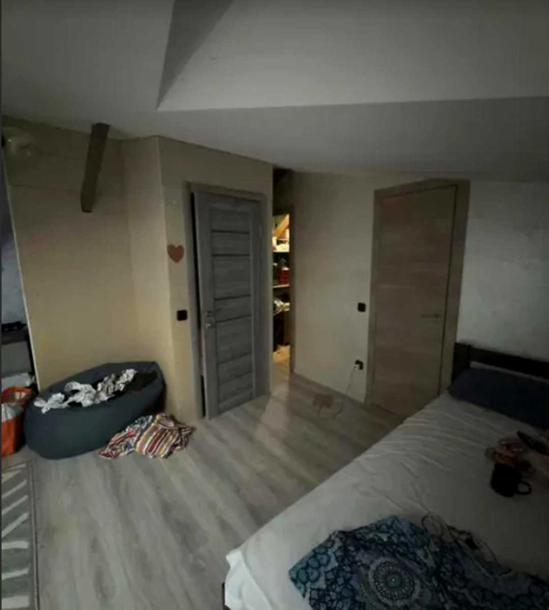 1868868439794259