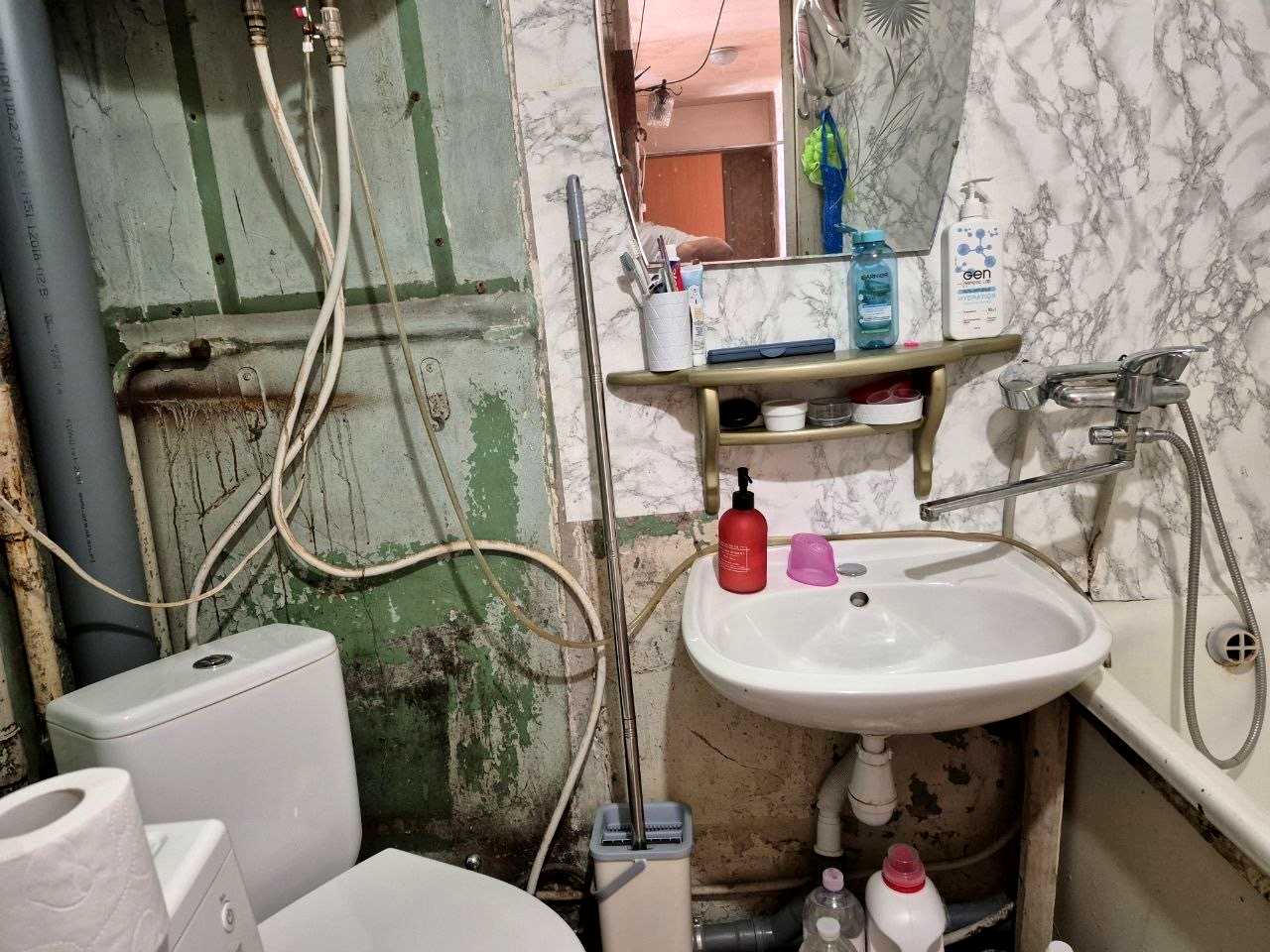 1868868732372334