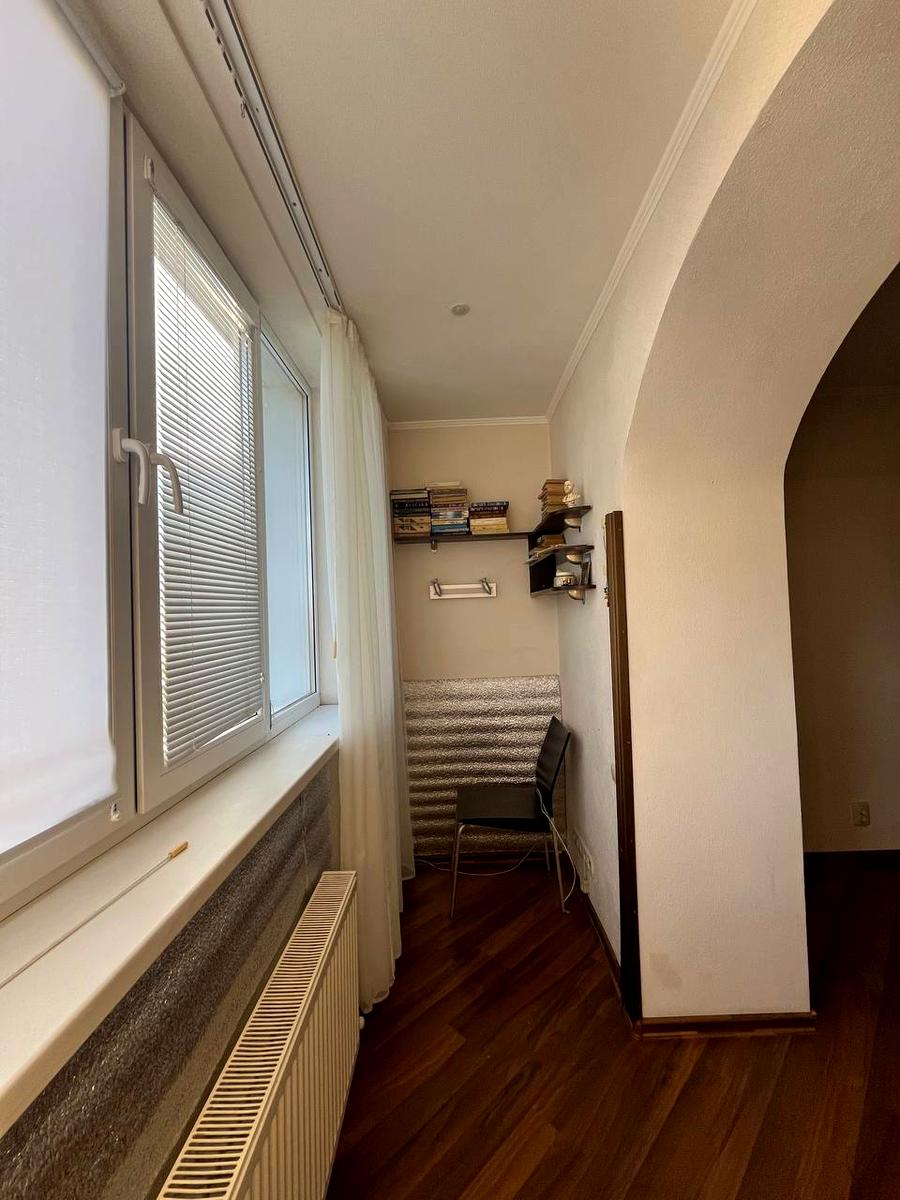 1868869376982364