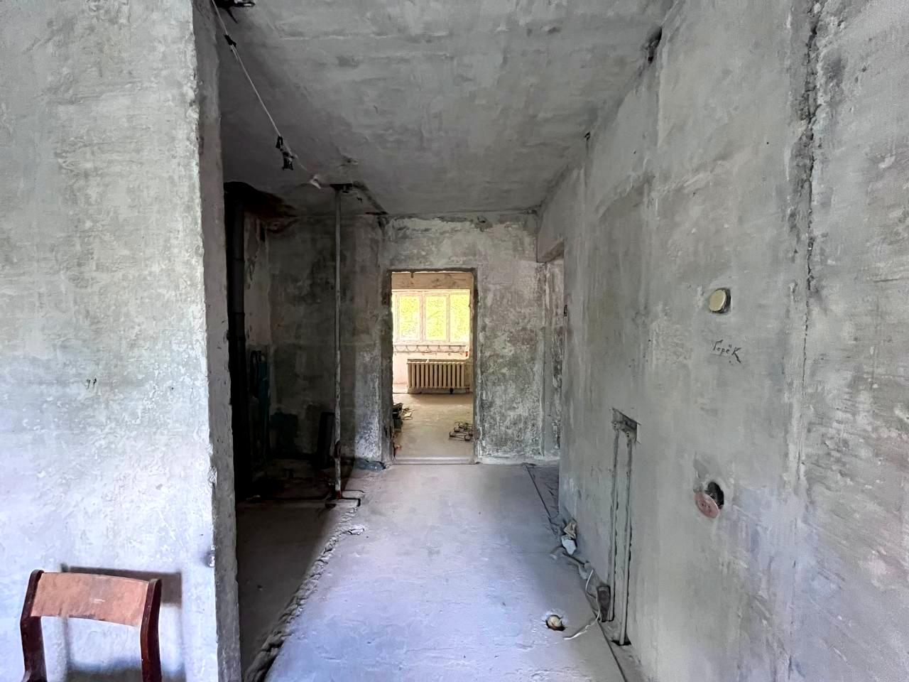 1868872696142649