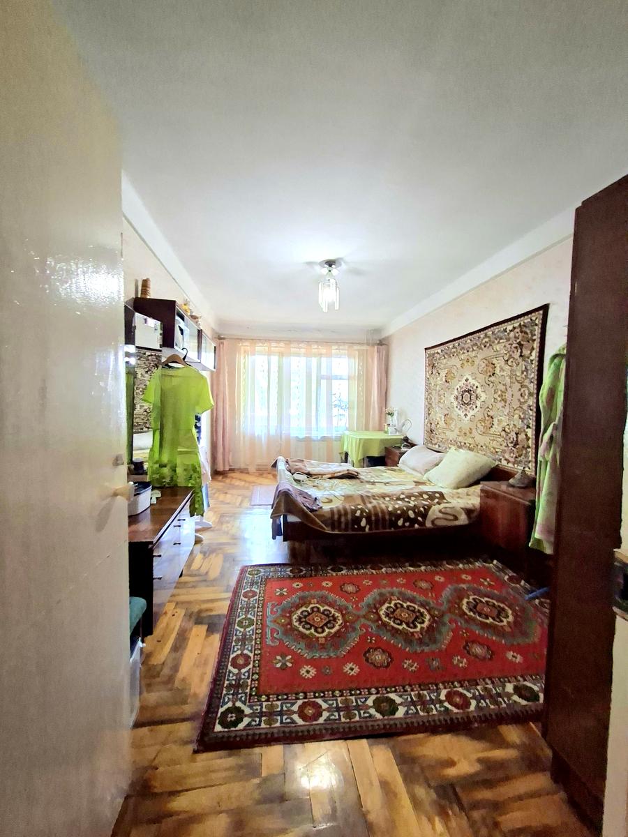 1868876256476489