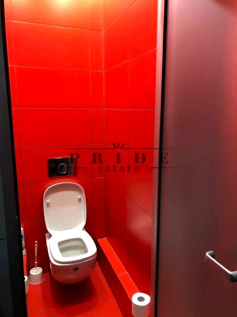 1868876293696302