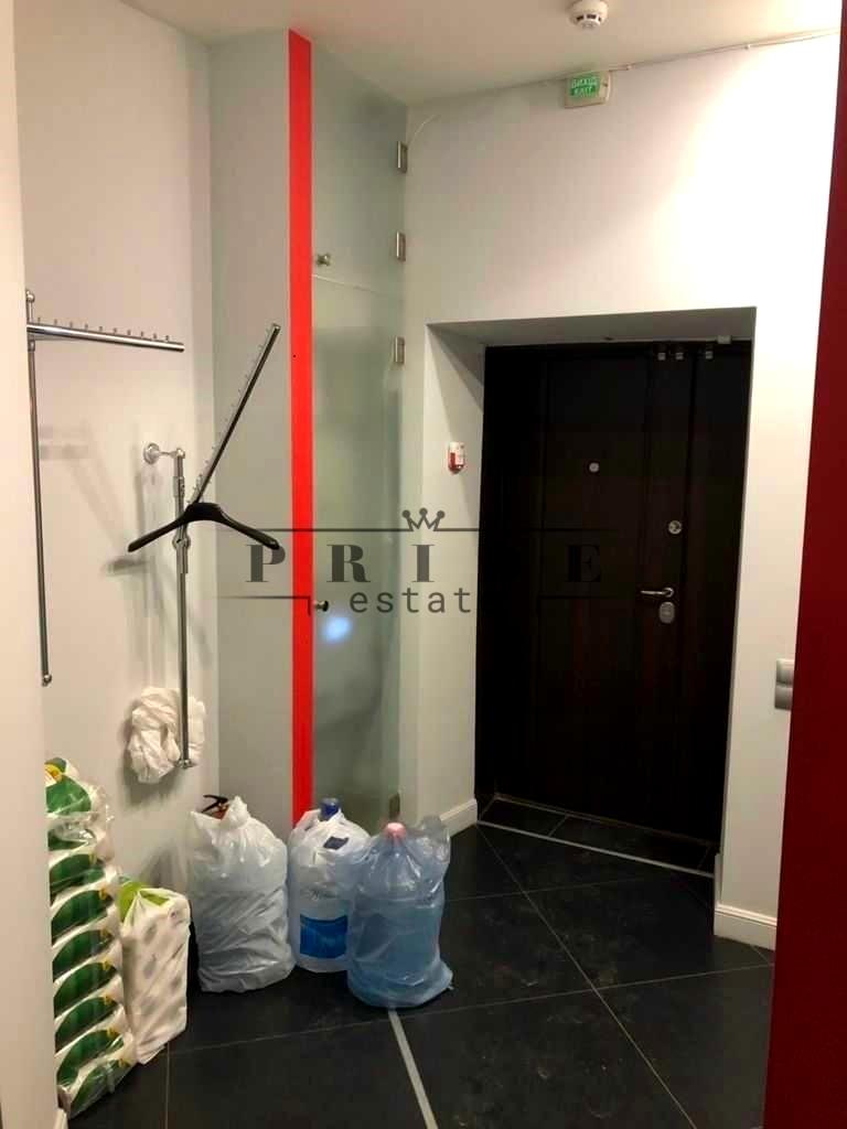 1868876294154679