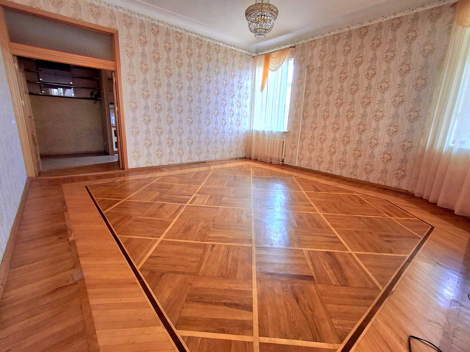 1868876745938739