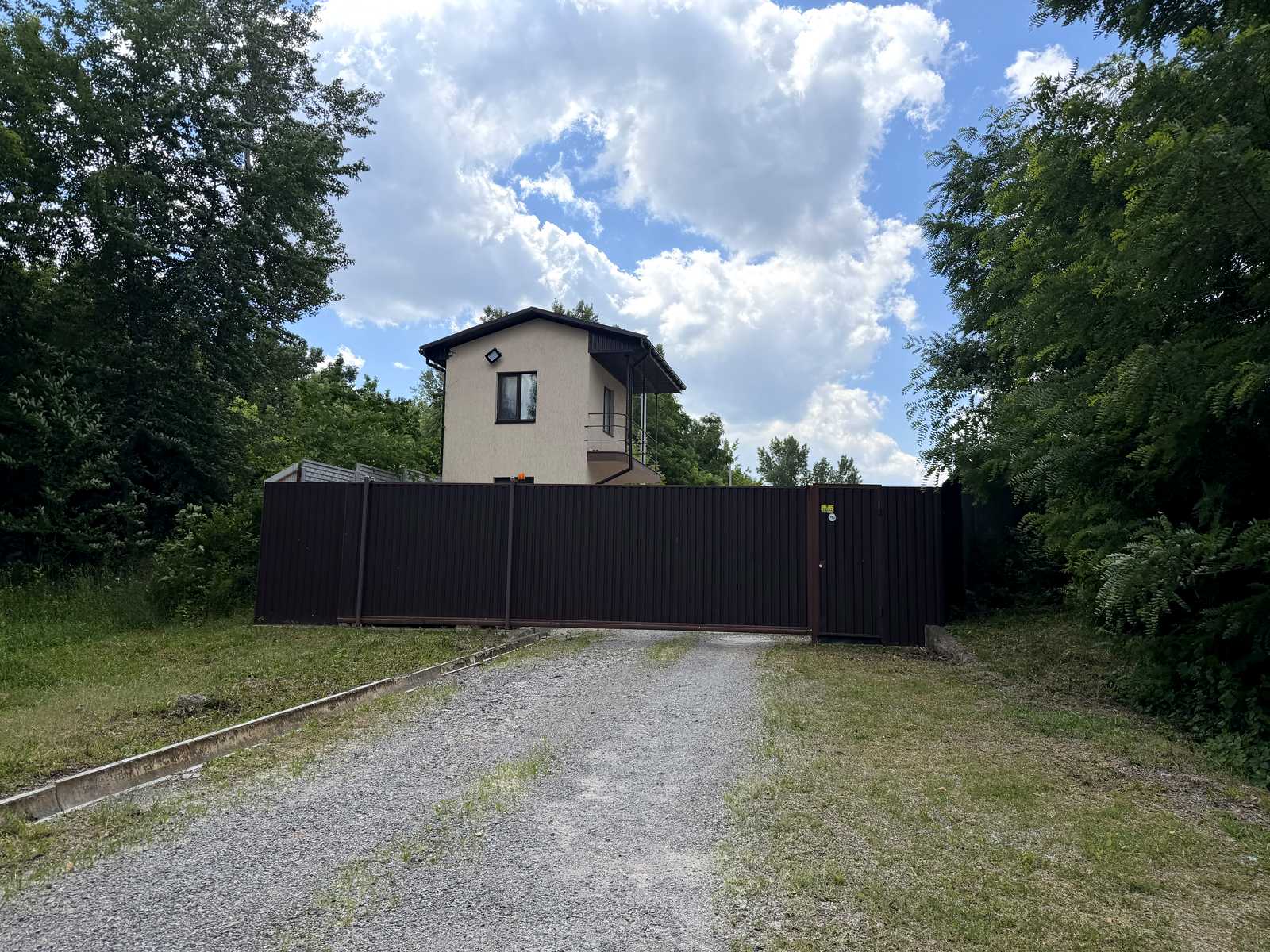 1868876752799331