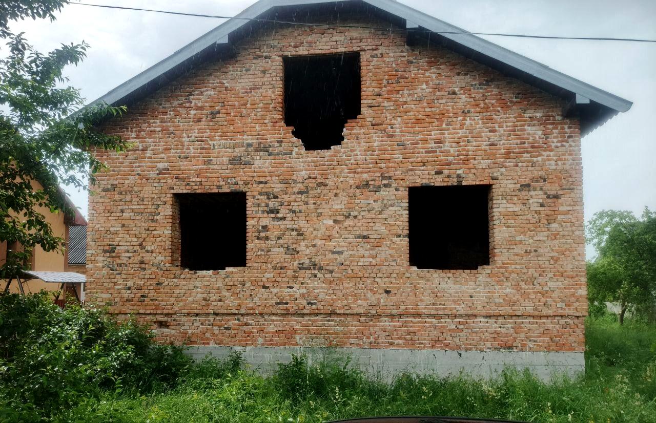 1868877757715569