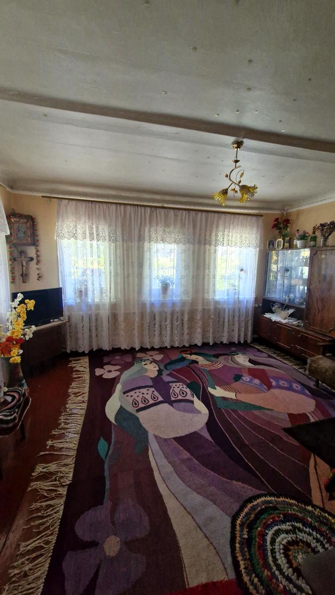 1868878307480385