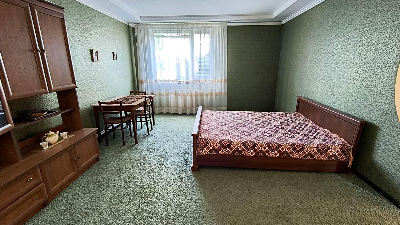 1868878616937528