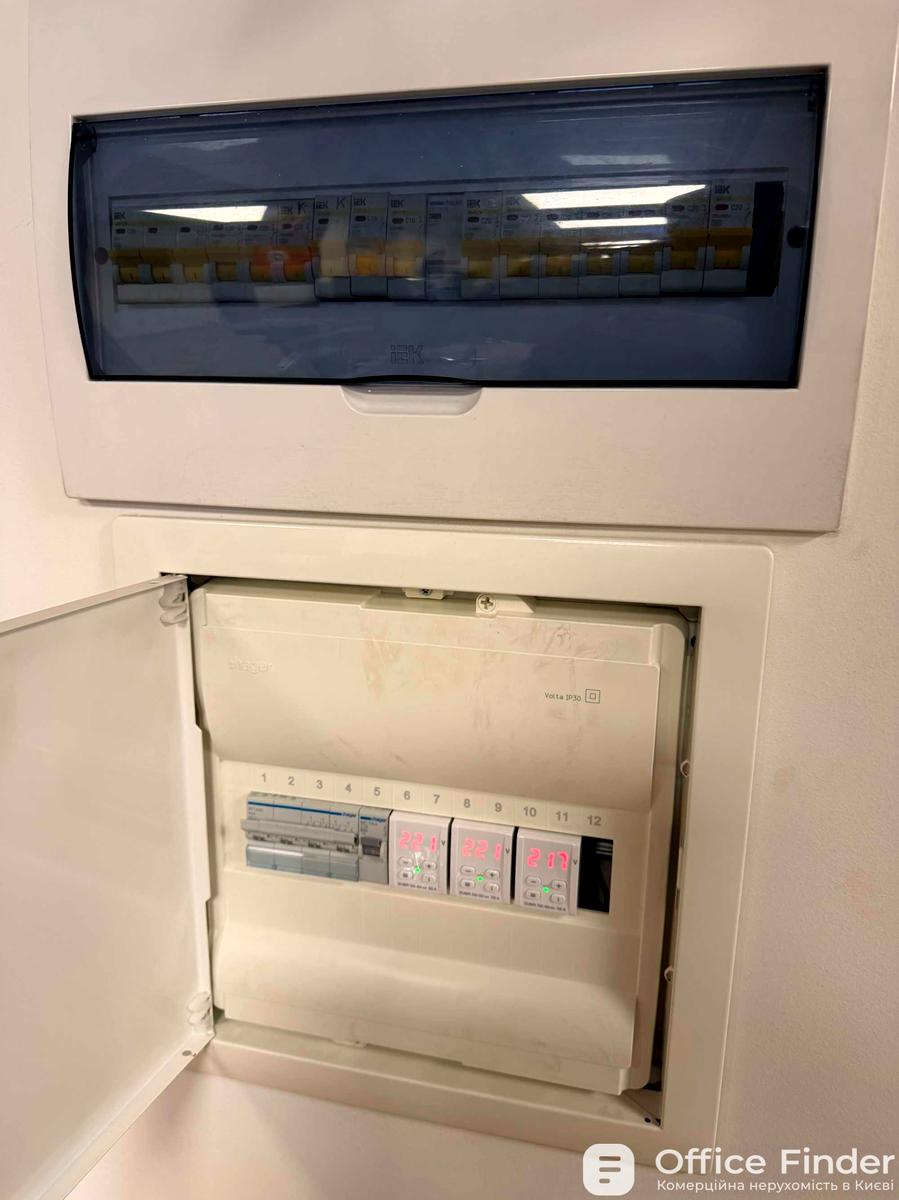 1868878767385565