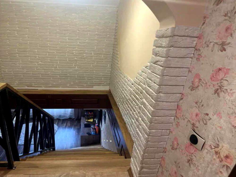 1868879045030461