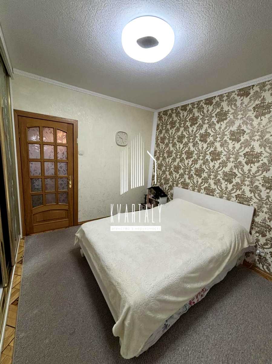 1868879203032105