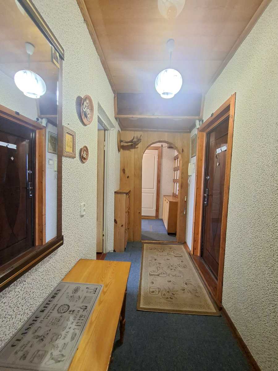 1868879471492332