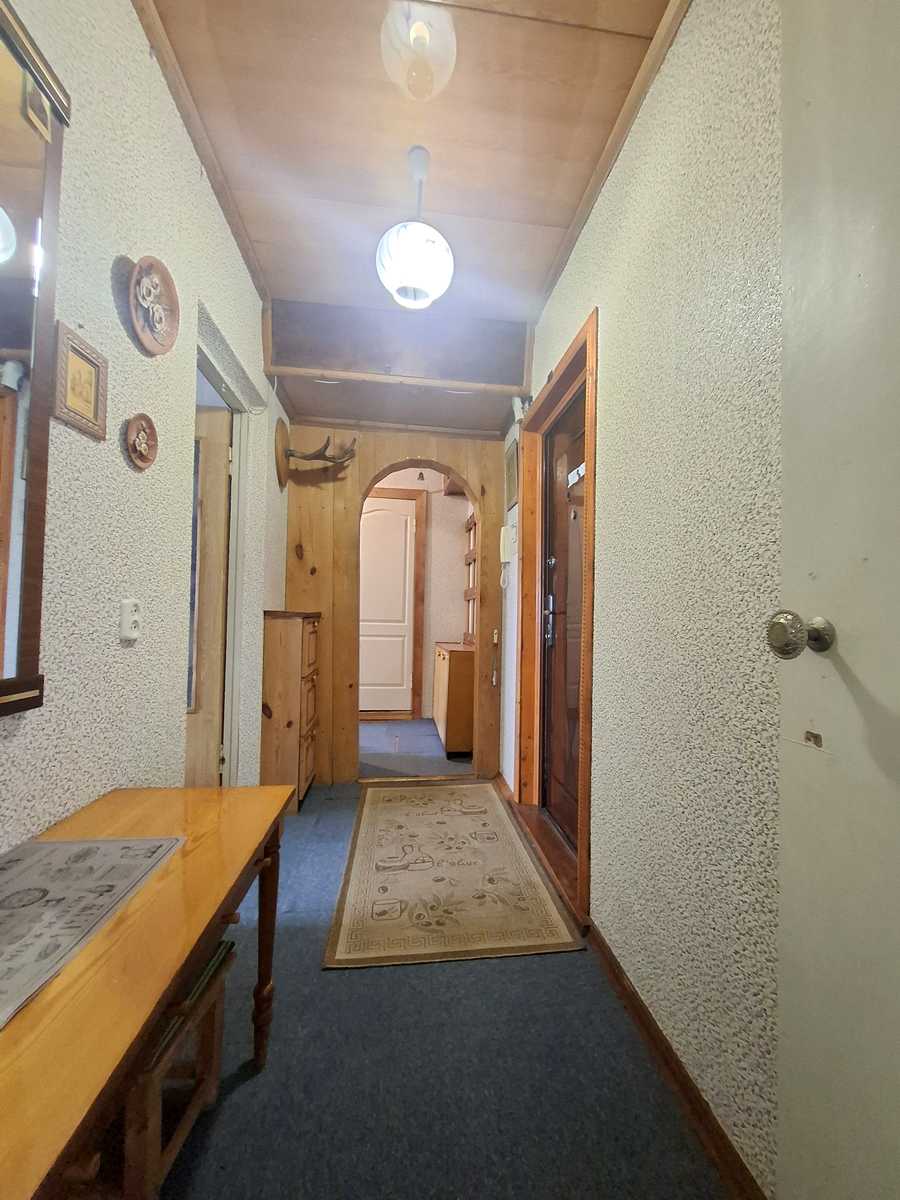 1868879472738567