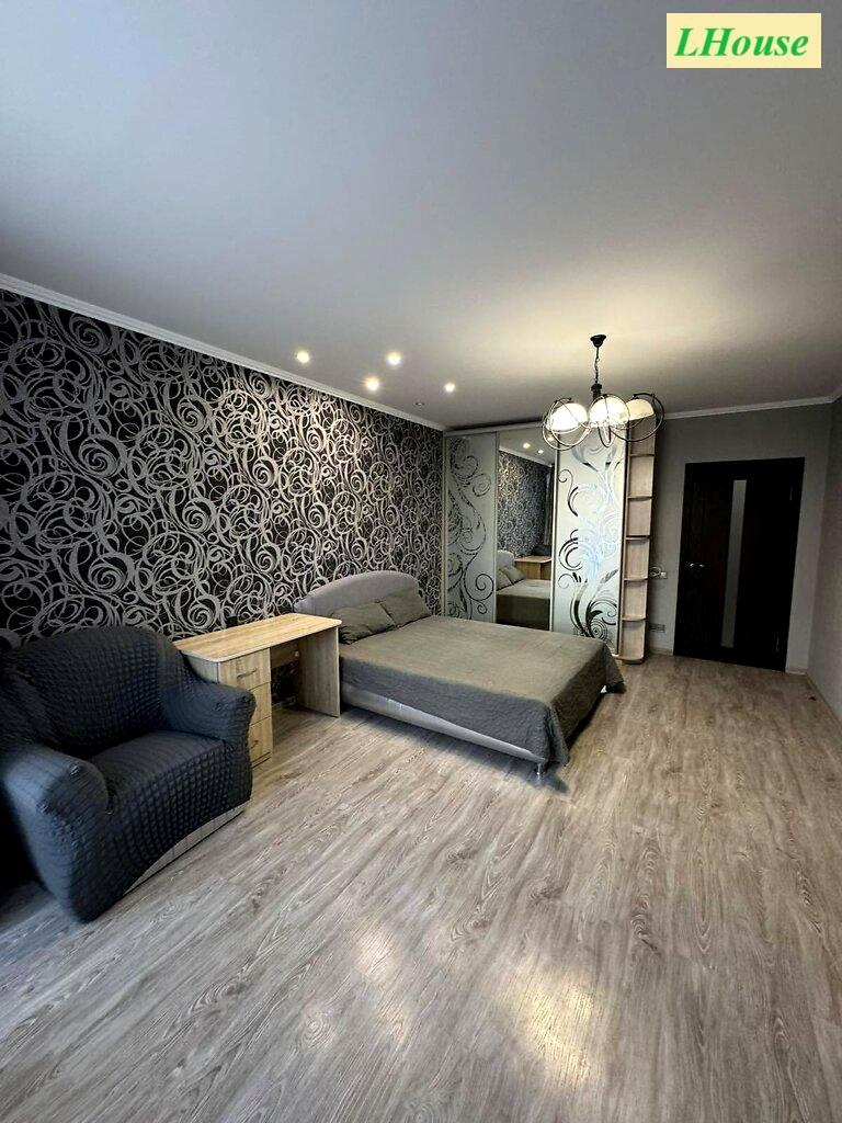 1868879771777283