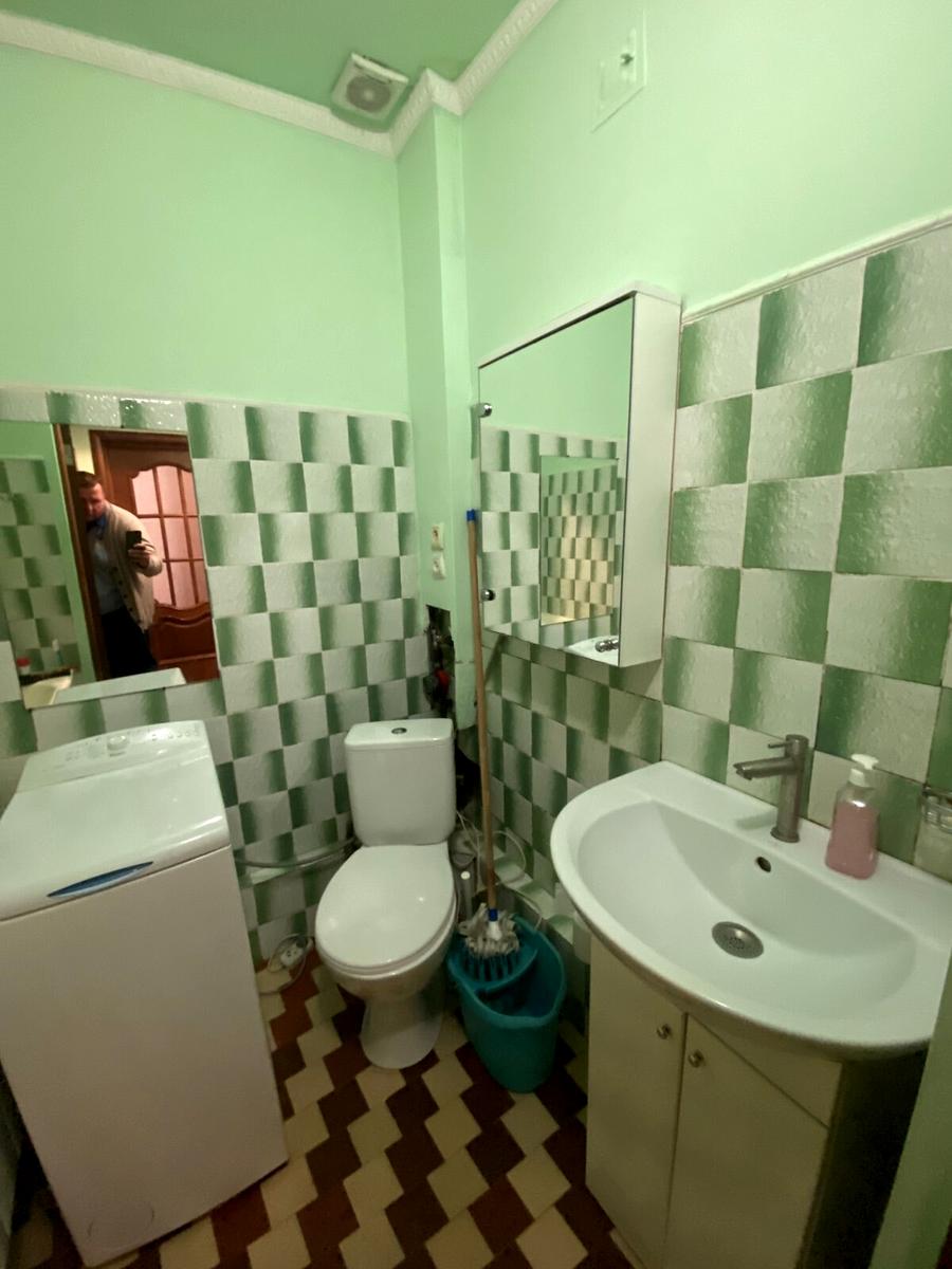 1868880039849045