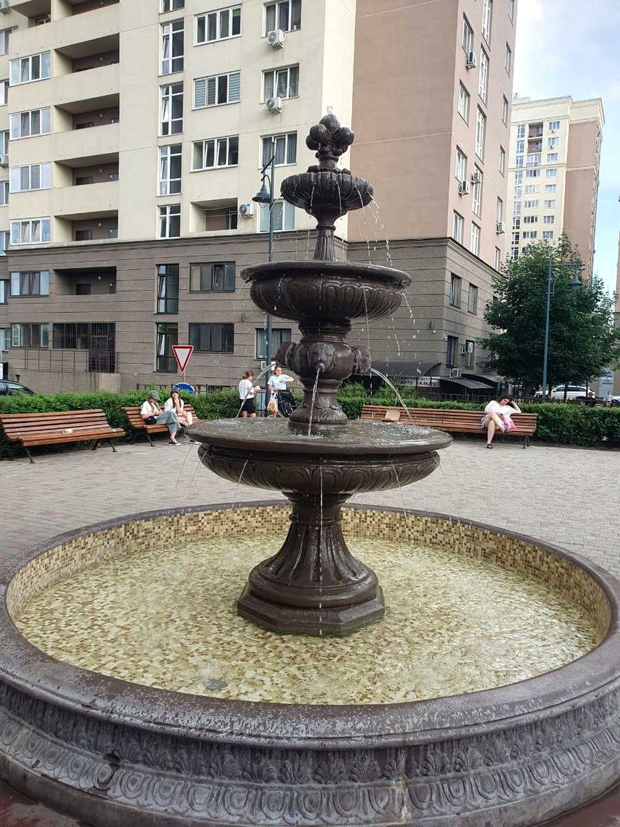 1868881070399321