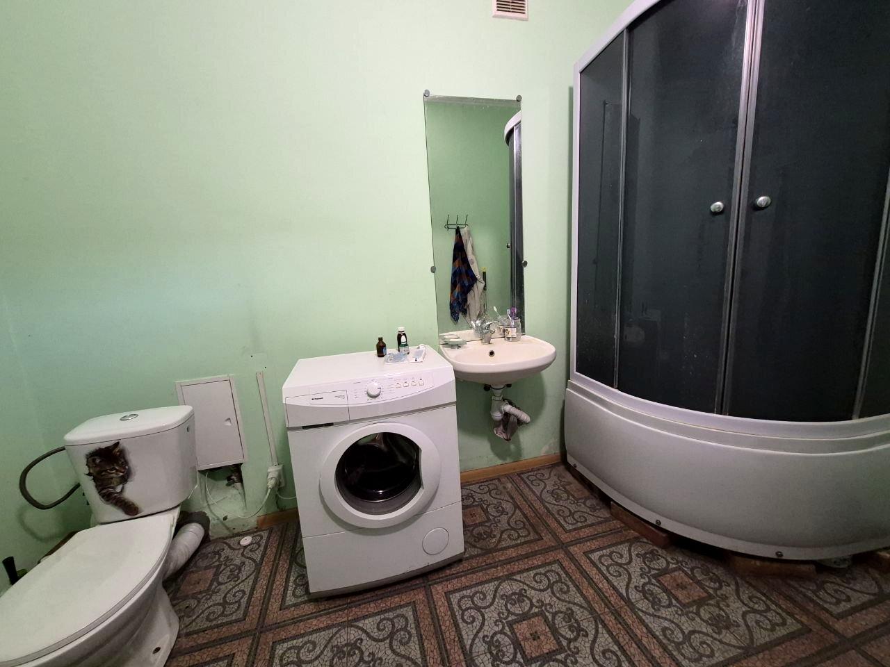 1868881750839123